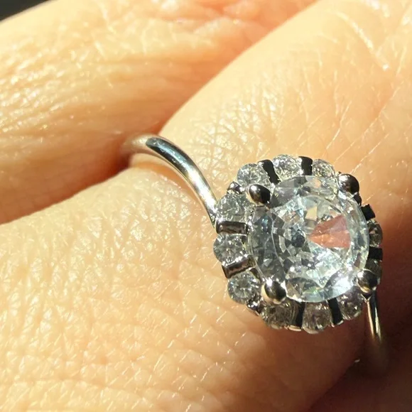 NEW! Pretty Bird Jewelry Classic Halo Solitaire Ring w/Clear Center Stone - Picture 10 of 12